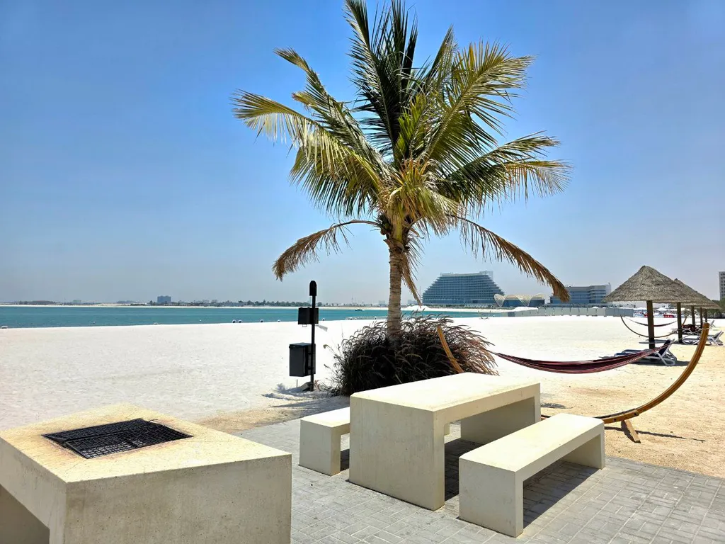 Апартаменты с частным пляжем и видом на море на острове Марджан