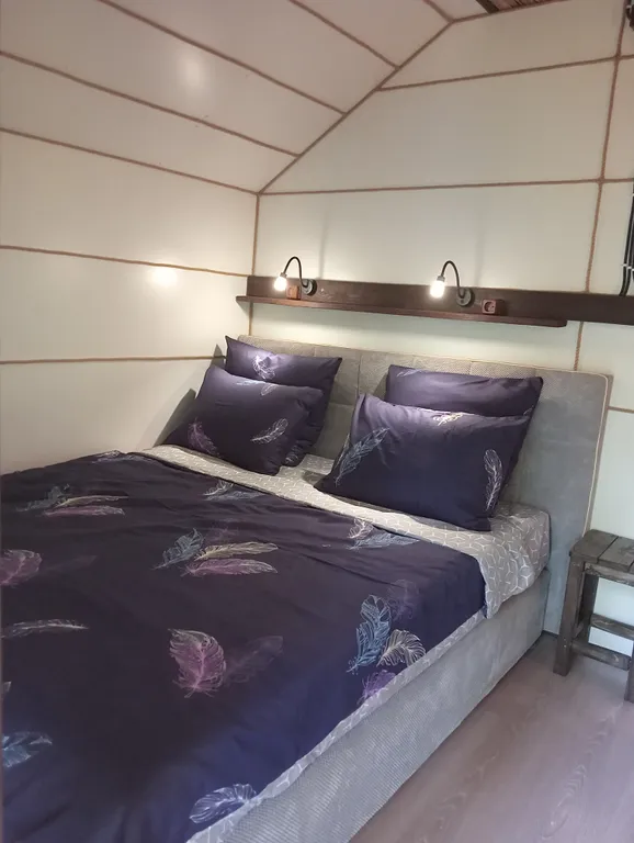 Уютный, зимний эко-дом Сафари с потрясающим видом на ручей и лес