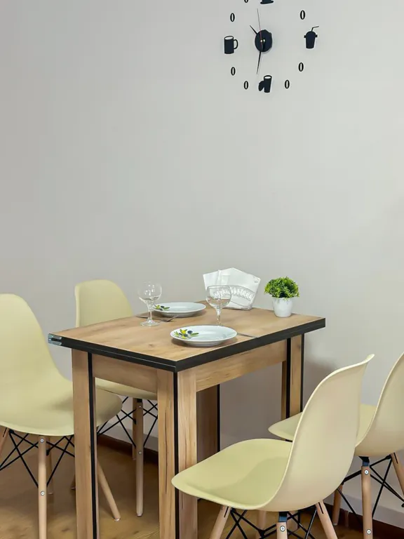 Домик с двором и парковкой для семей, командированных гостей и пар