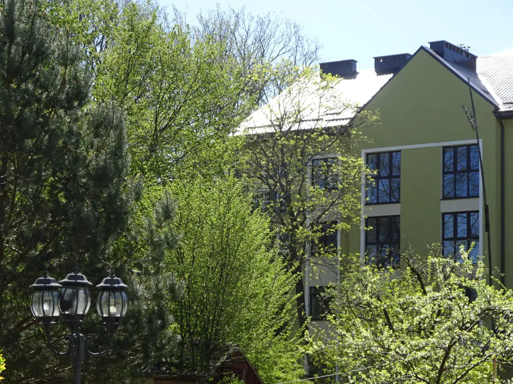 У спуска к морю