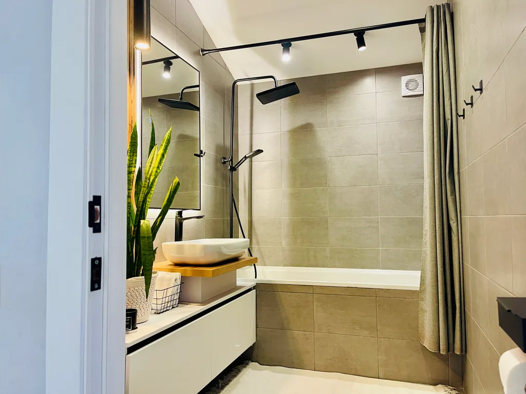 Вместительный уютный дом с камином, русской баней и банным чаном