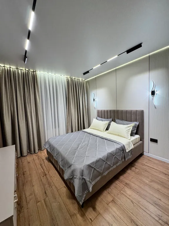 Новая квартира в центре города с видом на горы