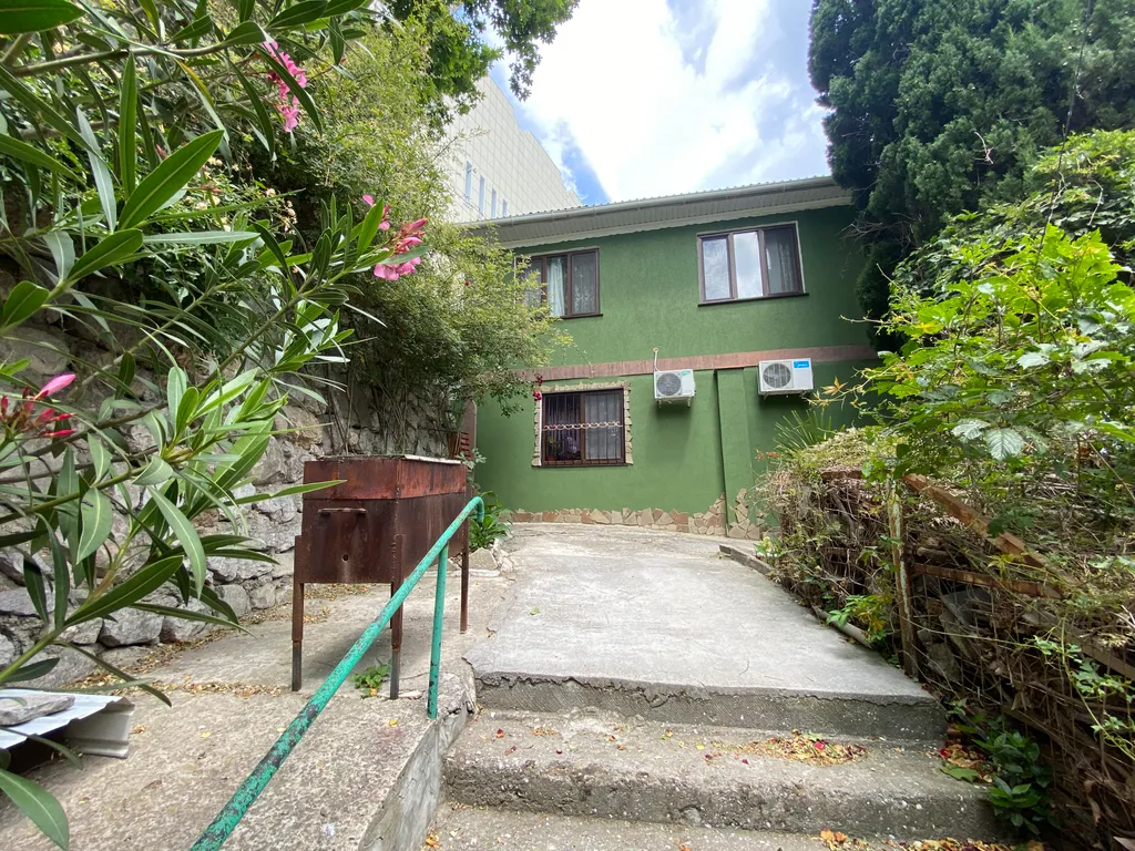 Этаж в гостевом домике в центре под ключ