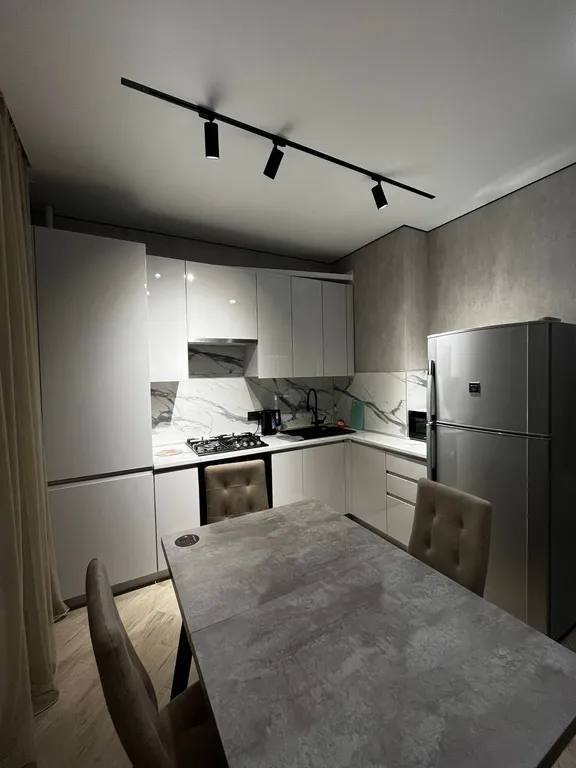 Двухкомнатная квартира с дизайнерским ремонтом