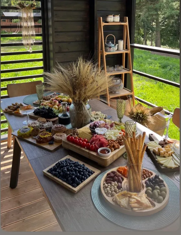 Современный дом с баней в лесу