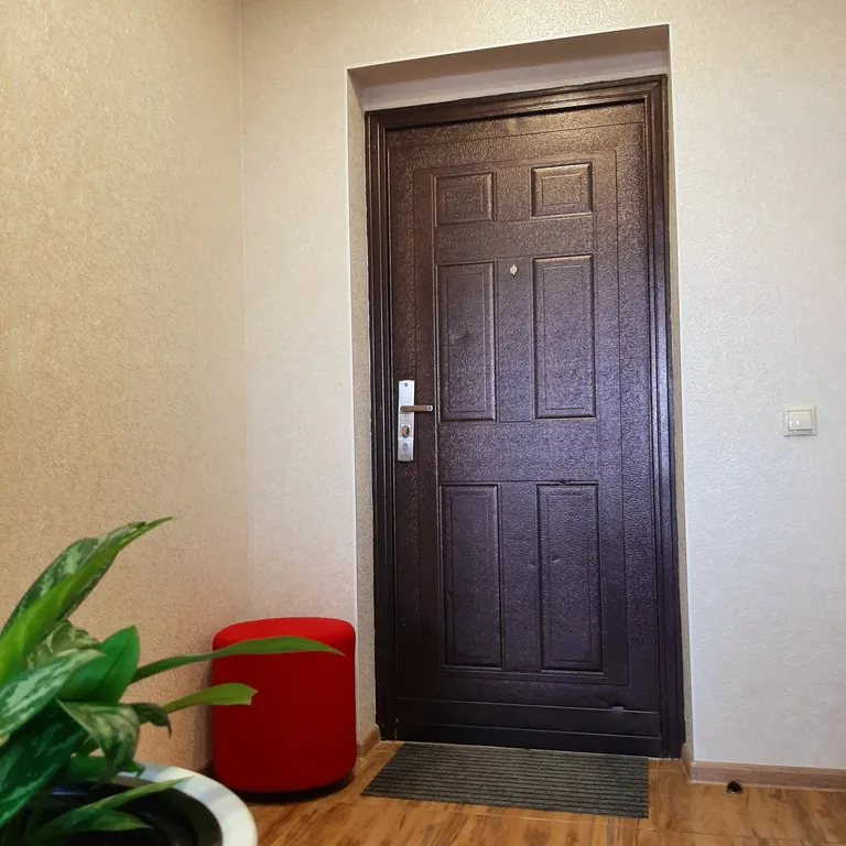 Просторная евротрешка с видом на Ангару и город