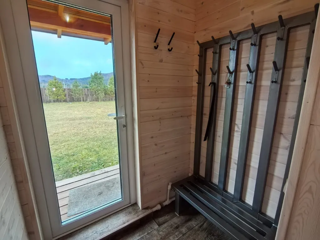 Уютный дом у озера Манжерок