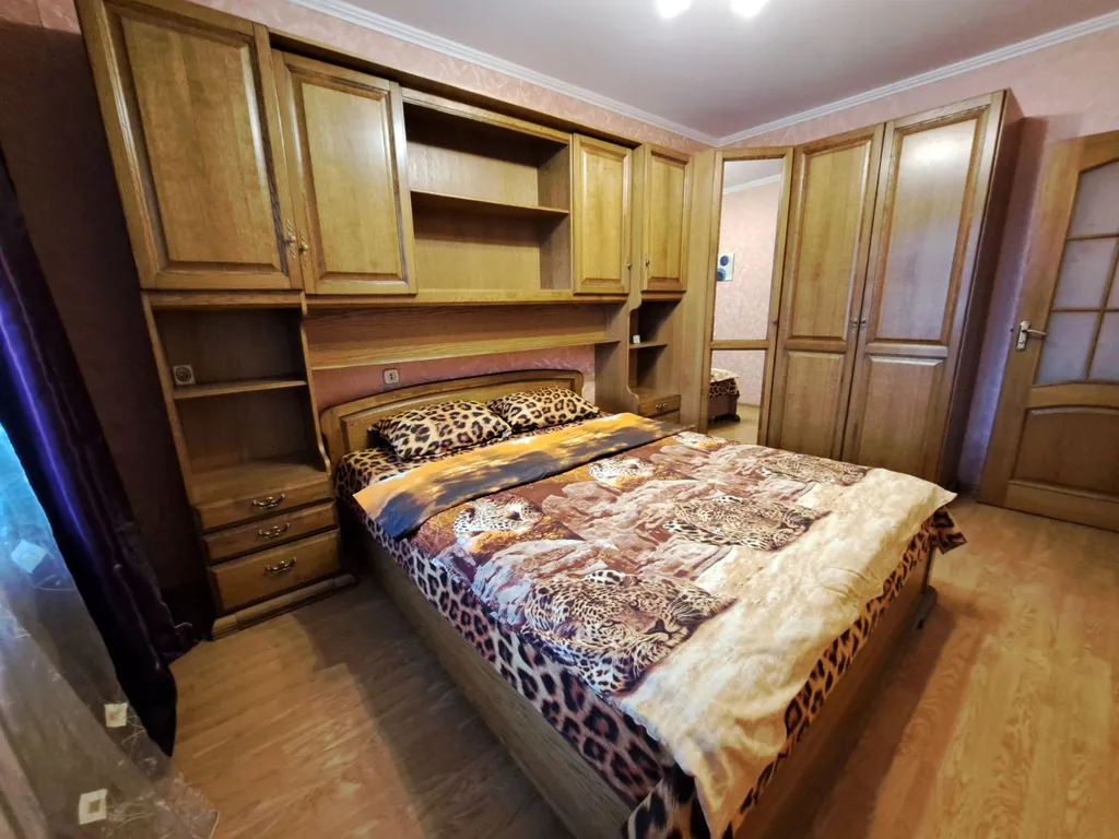 Большая квартира возле ТЦ Тринити