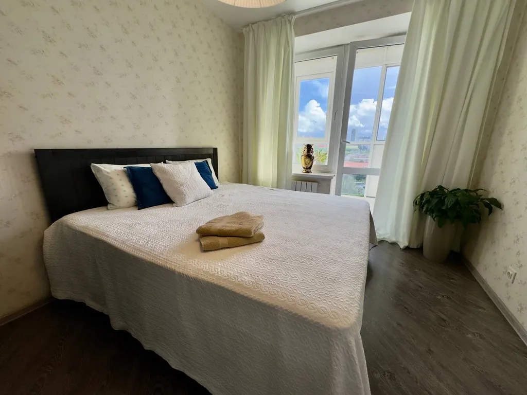 Видовая квартира с панорамным окном в центре