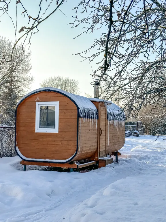 Уютный дом с большим подогреваемым бассейном, баней и банным чаном