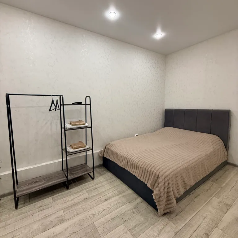 Светлая студия с видом на сопки