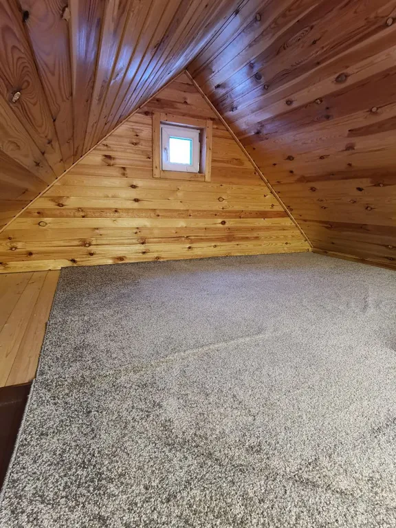 Уединённый загородный дом с баней на большом участке