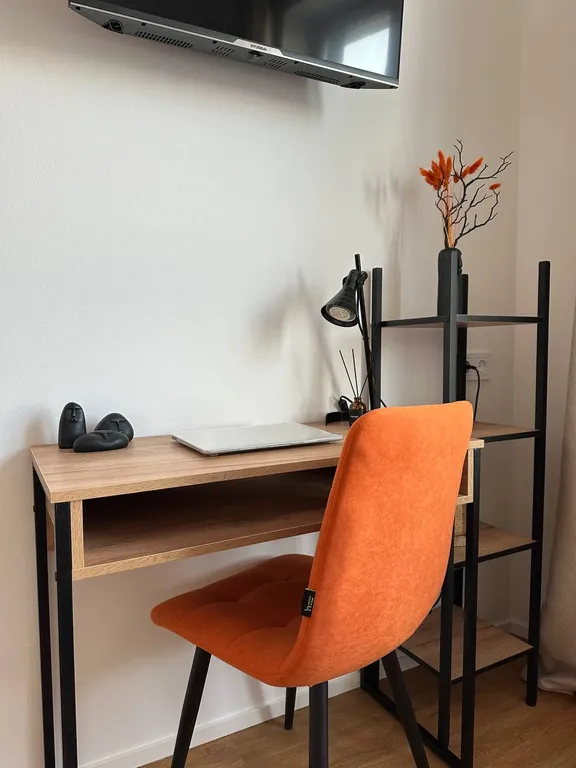 Светлая студия с панорамой центра