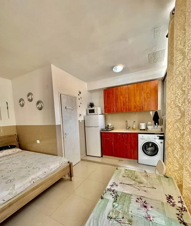 Небольшая новая студия в бат яме 150 мет от моря, очень тихая светлая