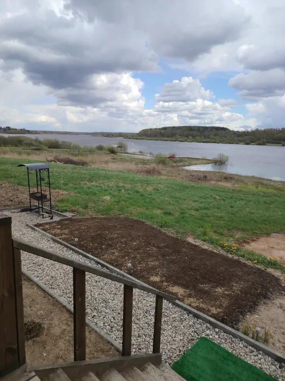 Уютный дом с баней и бассейном на берегу реки Волхов