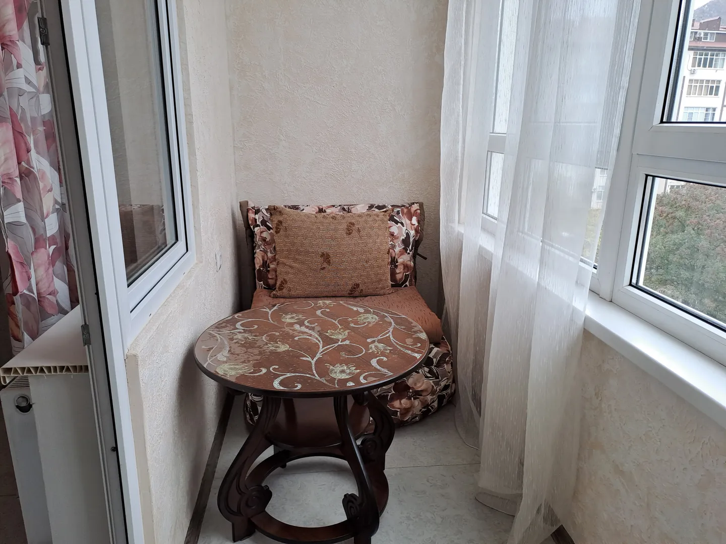 Лоджия. Предусмотрена розетка для зарядки гаджетов Лоджия. Предусмотрена розетка для зарядки гаджетов