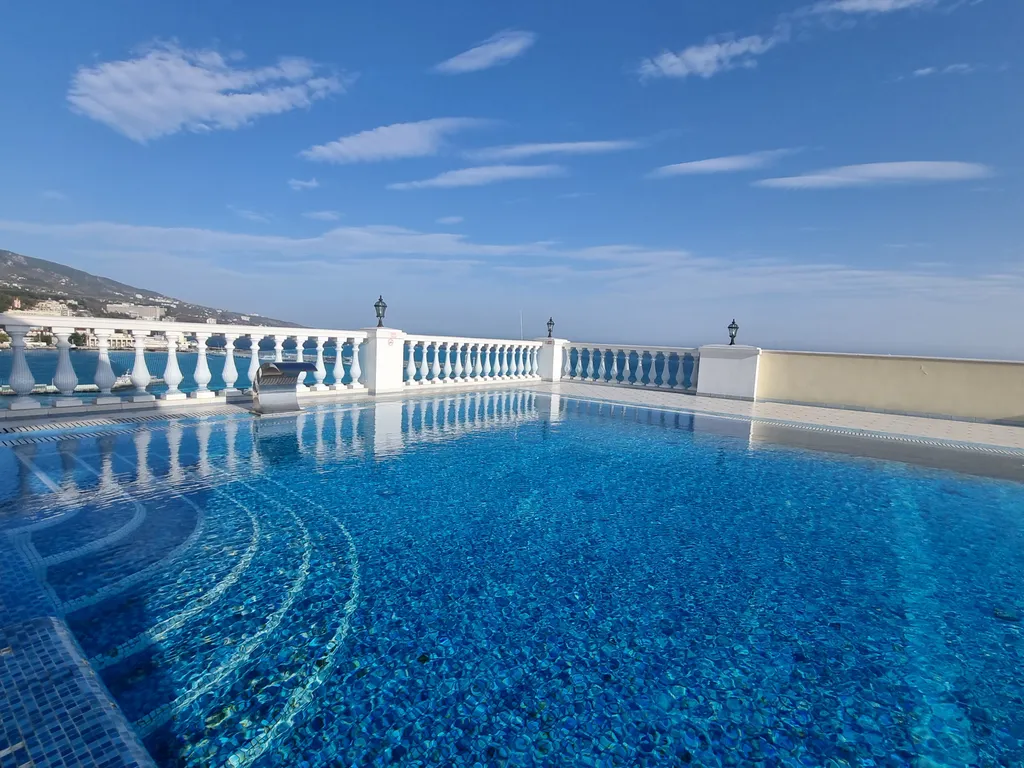 Aпаpтaмeнт люкс c баcсейном и теpрaсой нa набеpeжной