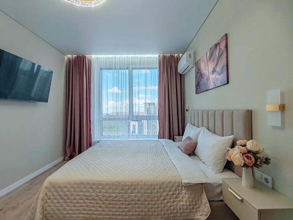 Квартира с видом на сквер Героев России