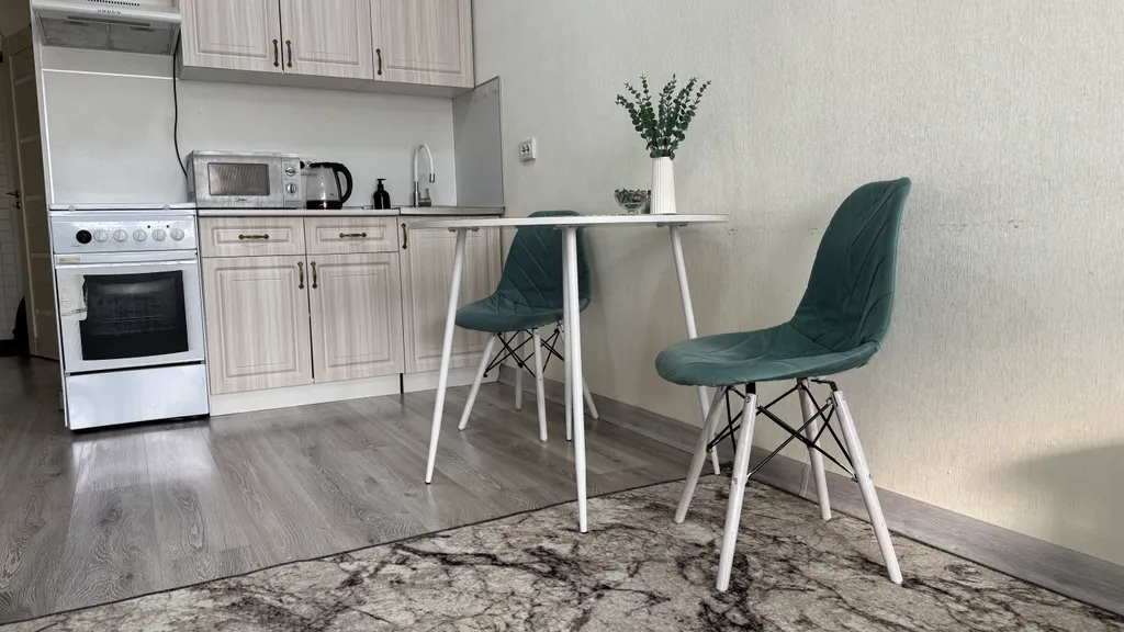 Уютная квартира с подвесным креслом