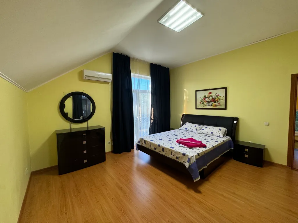 Дом с бассейном