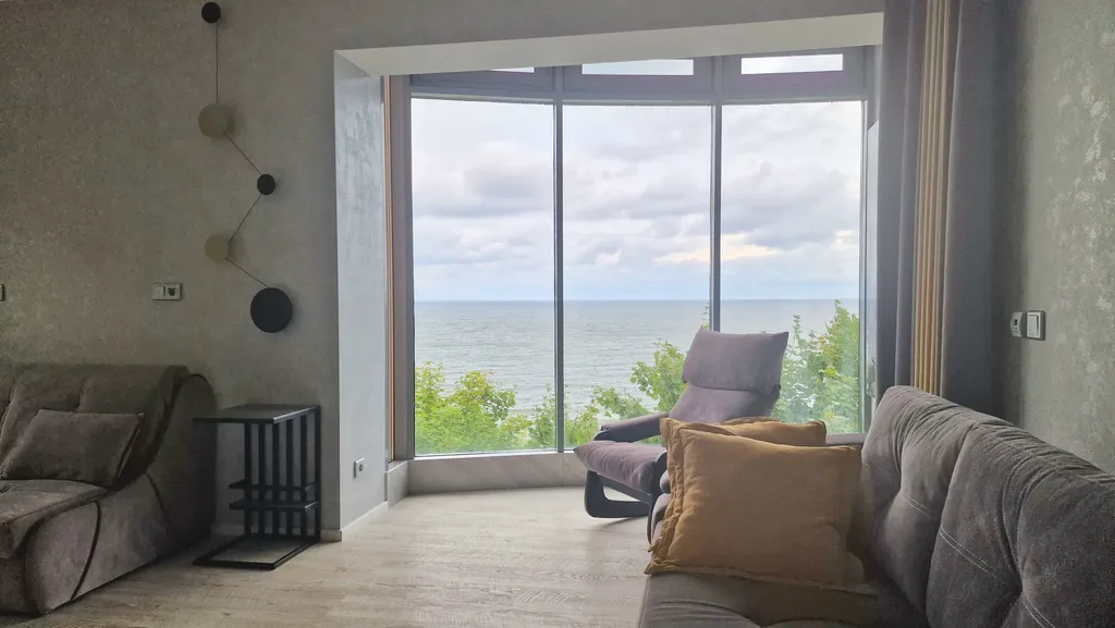 Апартамент с потрясающим видом, шумом и запахом моря