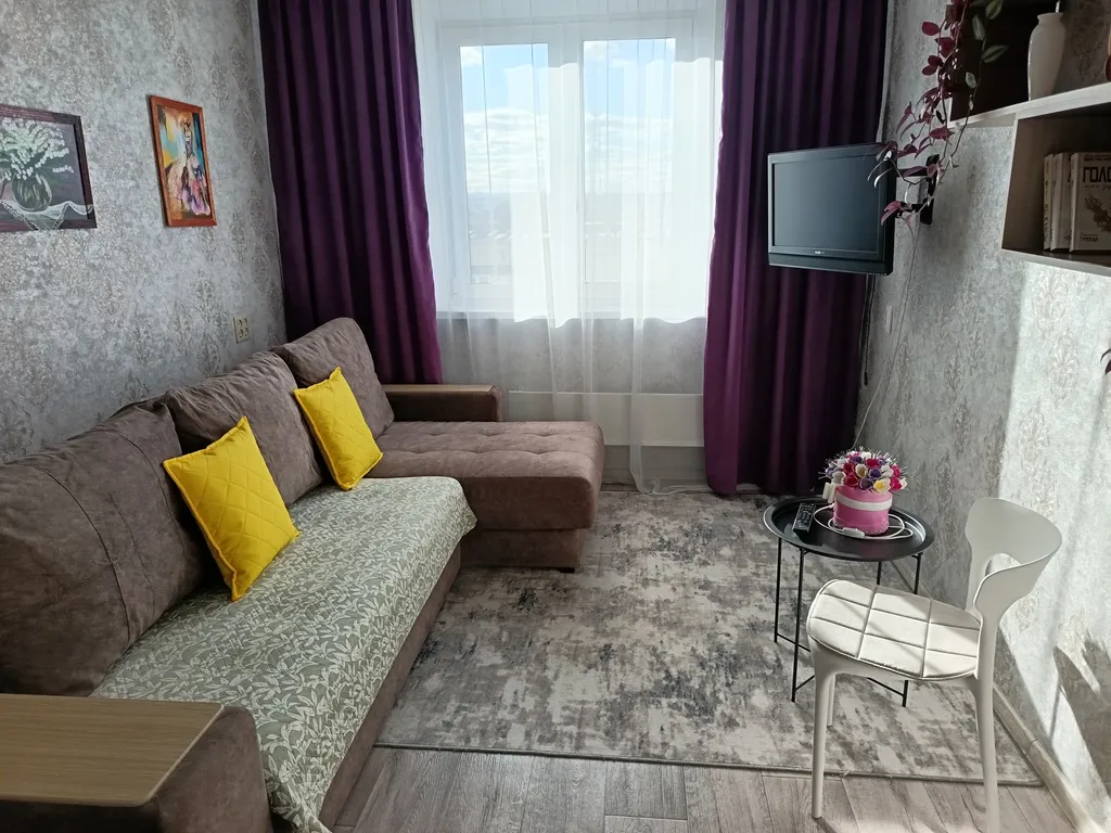 Большая, тёплая, уютная квартира с отдельной кухней в тихом районе