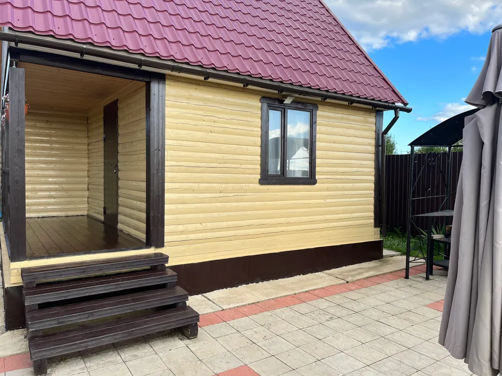 Загородный дом с баней в километре от прекрасного города