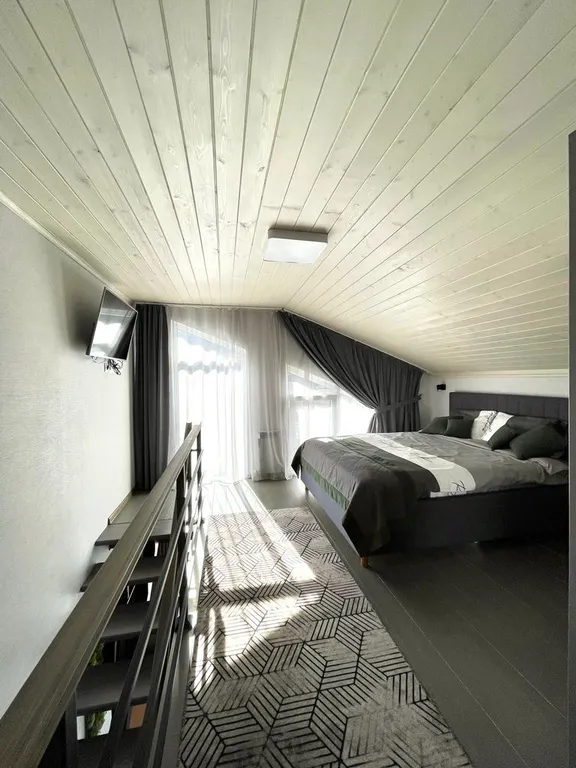 Уютная двухуровневая квартира с видом на горы