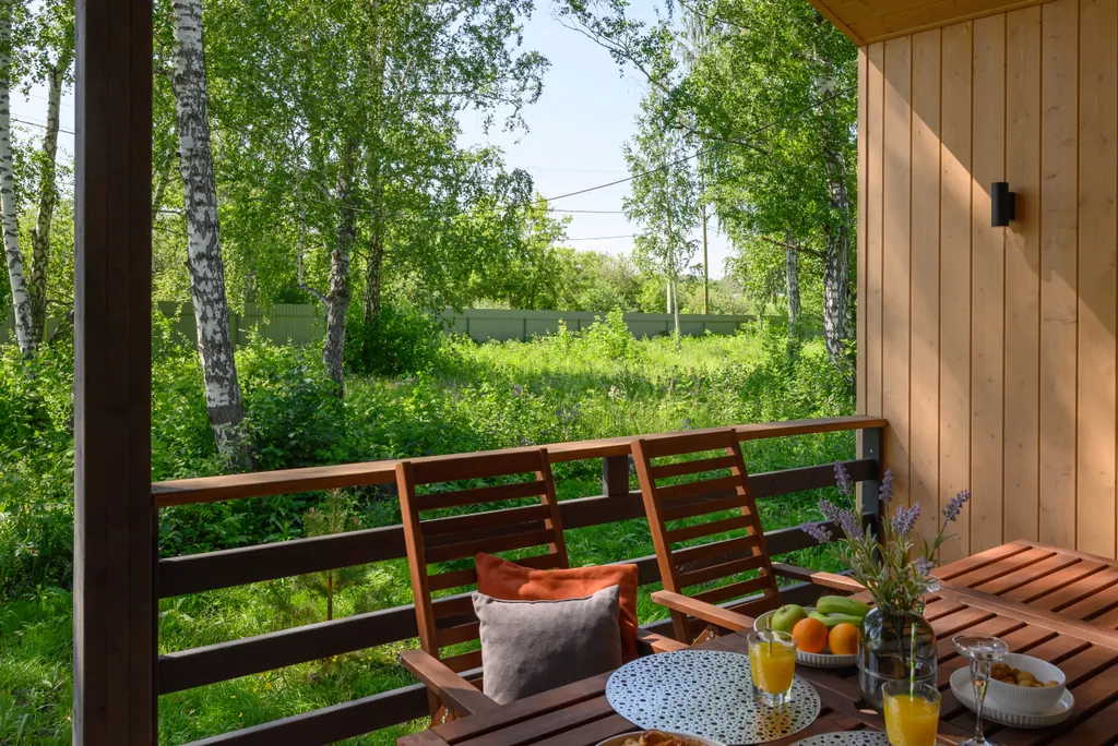 Дом с камином, баней и чаном в лесу у озера