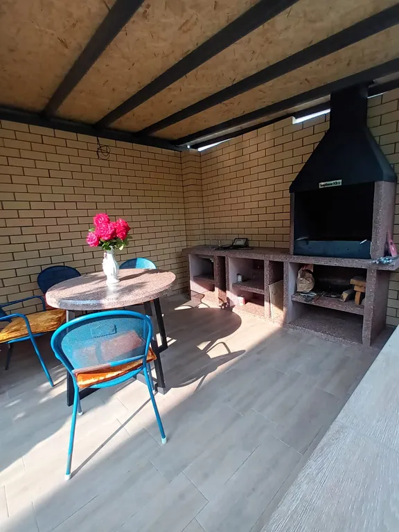 Дом у моря с панорамным видом на горы и море