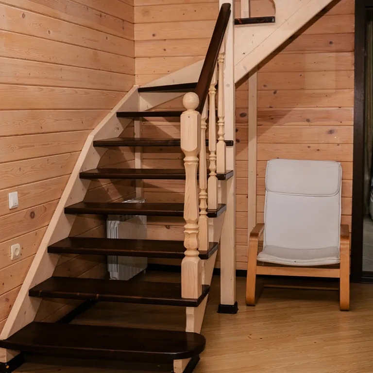 Домик прямо на берегу озера Тосканка