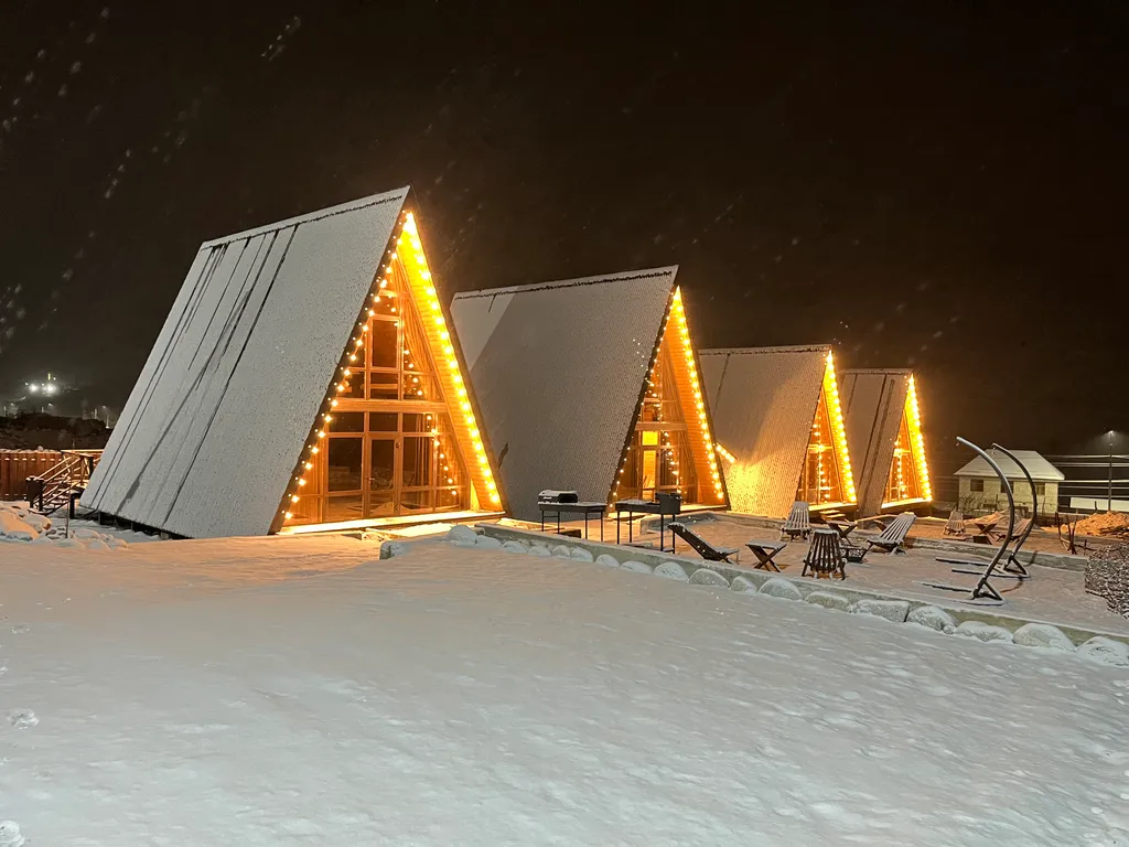 А-фрейм дом с видом на на горы