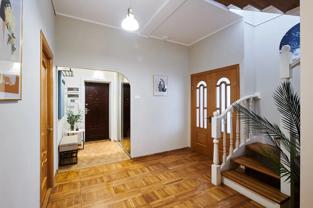 Двухуровневая с мансардой у Патриарших Прудов