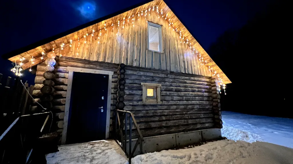 Рубленный дом - баня с террасой