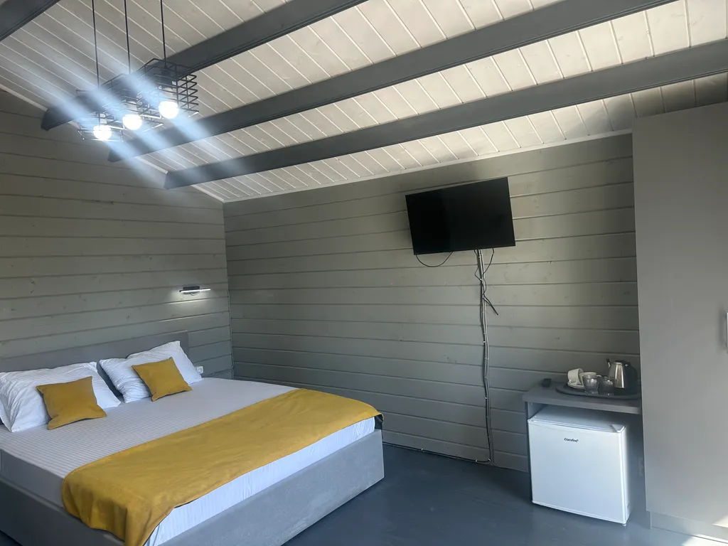 Дом с панорамными окнами с видом на море