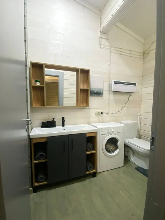 Дом на 6 человек в лесу на берегу озера