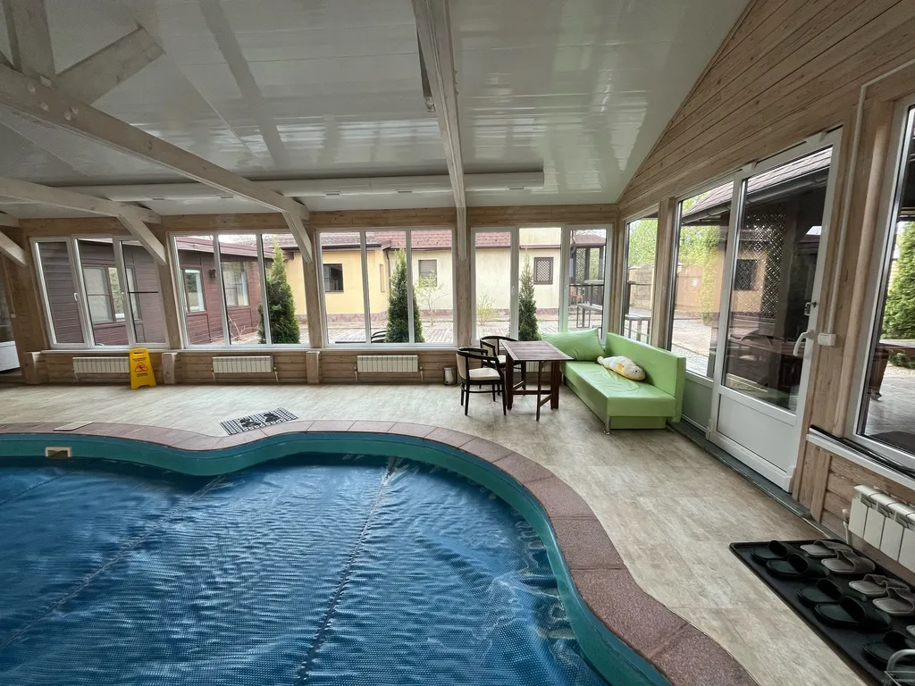 Дом с бассейном