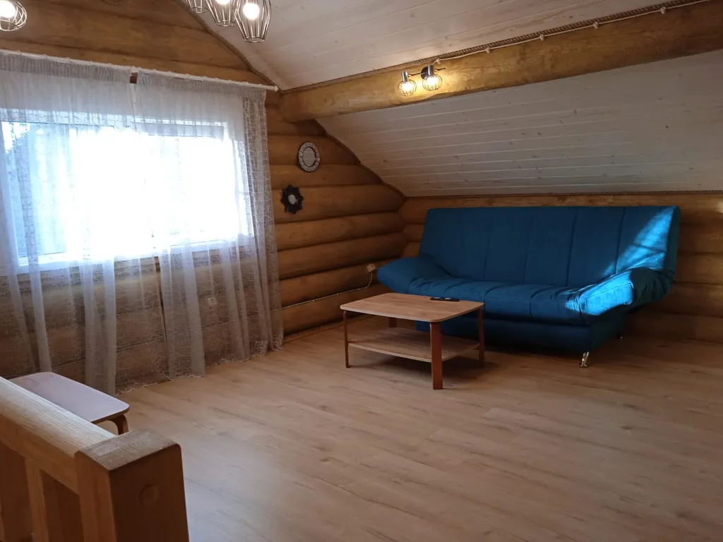 Дом у пруда