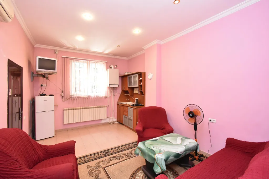 Apartment in Saryan street