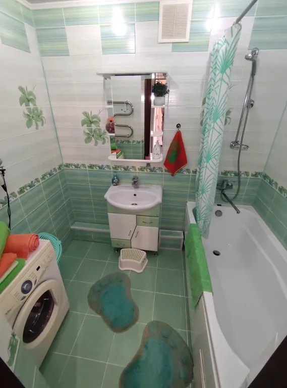 Просторная квартира через дорогу от территории монастыря