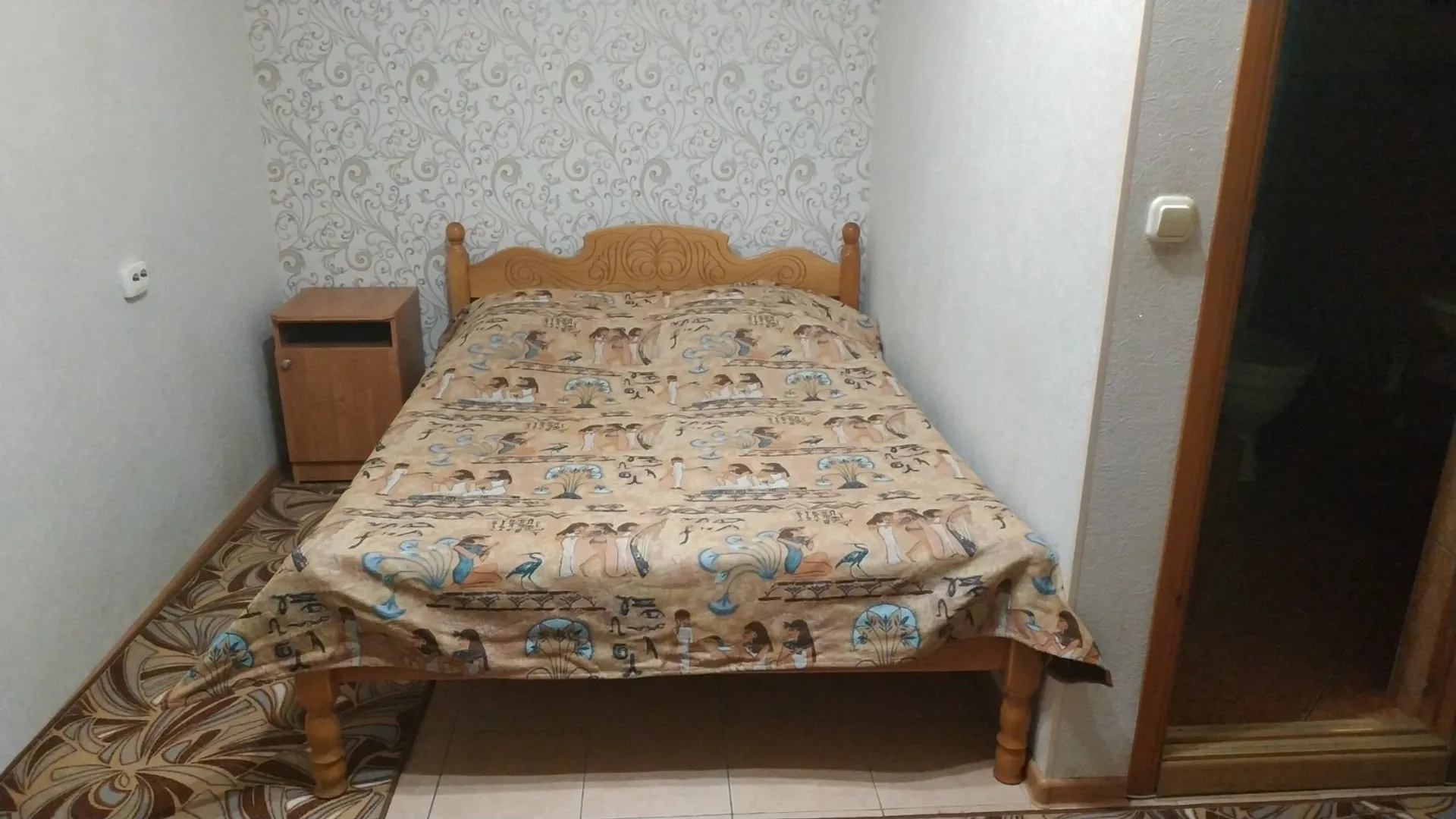 Двухспальная деревянная кровать 120х200см