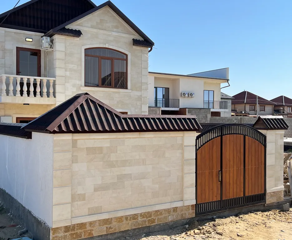 Уютный дом на берегу моря