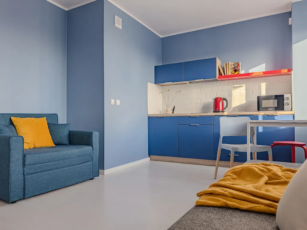 Студия карельский лось с видом на озеро