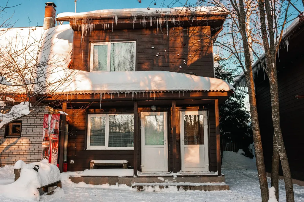 Коттедж Рябиновый домик с видом на лес и реку — Агалатово