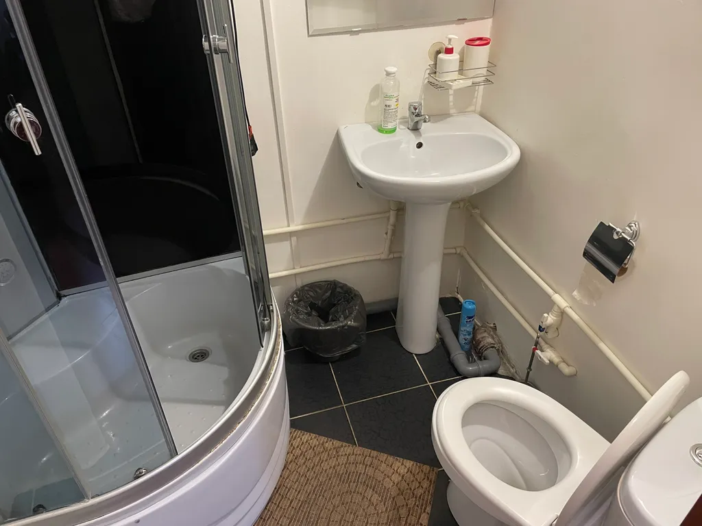 Комната со своим санузлом в апартаментах