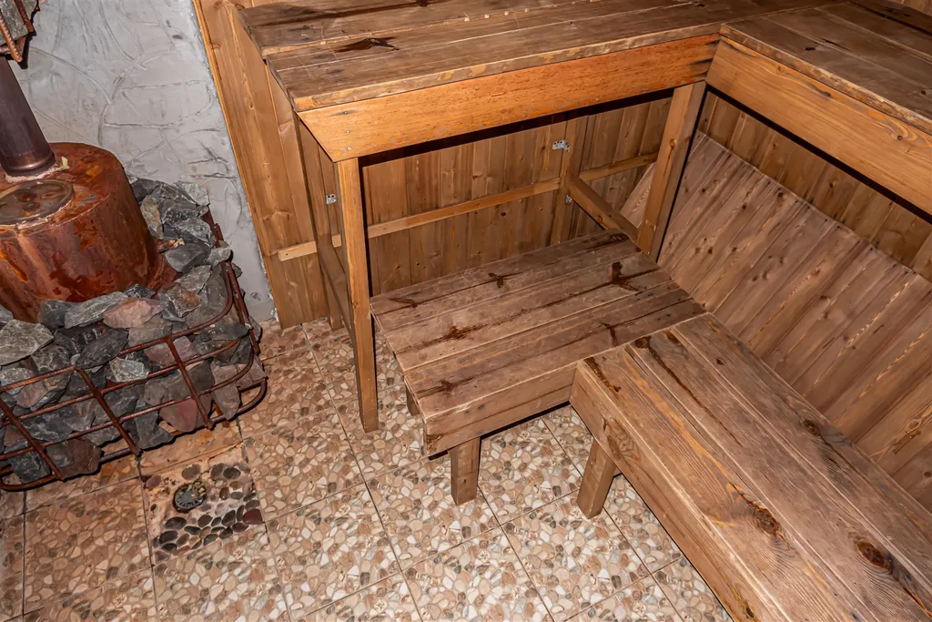 Большой дом с баней, бассейном, мангалом и парковкой