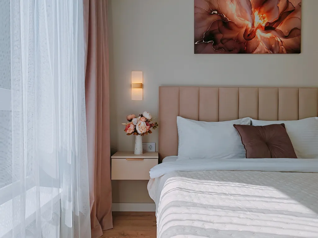 Квартира с видом на сквер Героев России