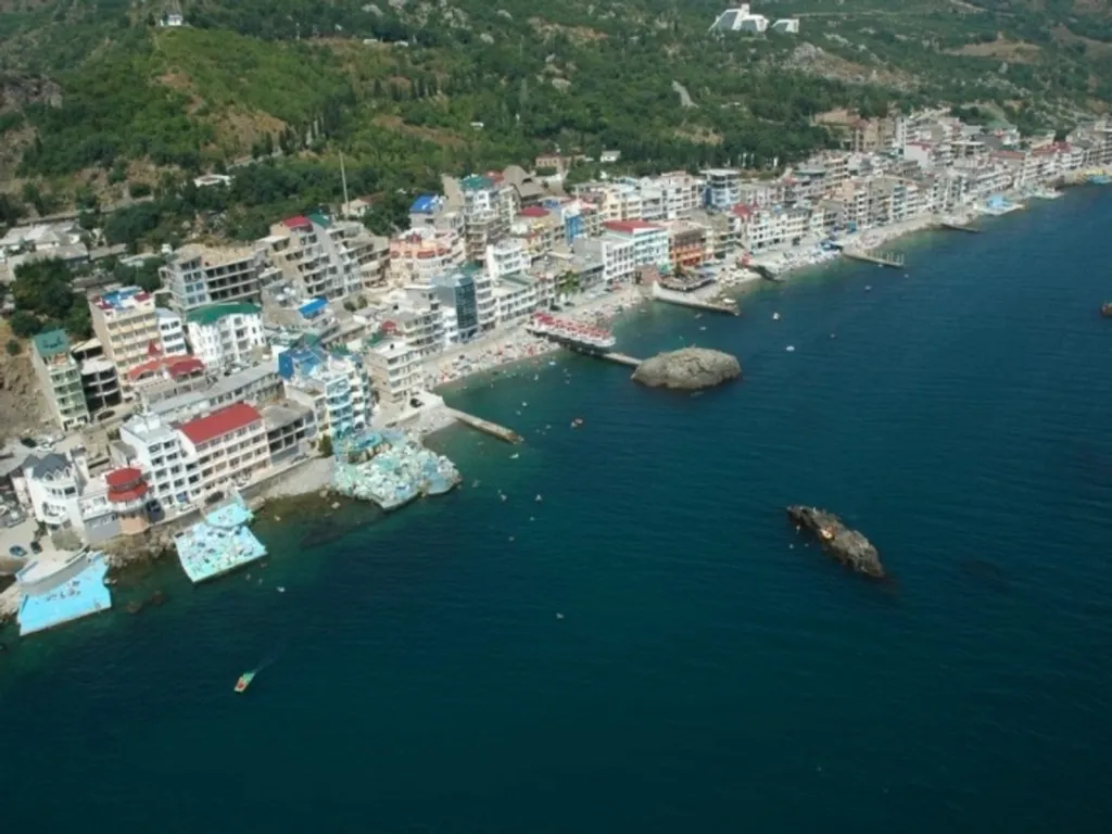 Двухкомнатная квартира у самого моря!(первая линия)