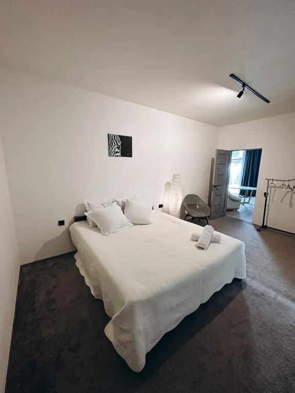 Коттедж 4-комнатный Дом — аренда посуточно в Алматы