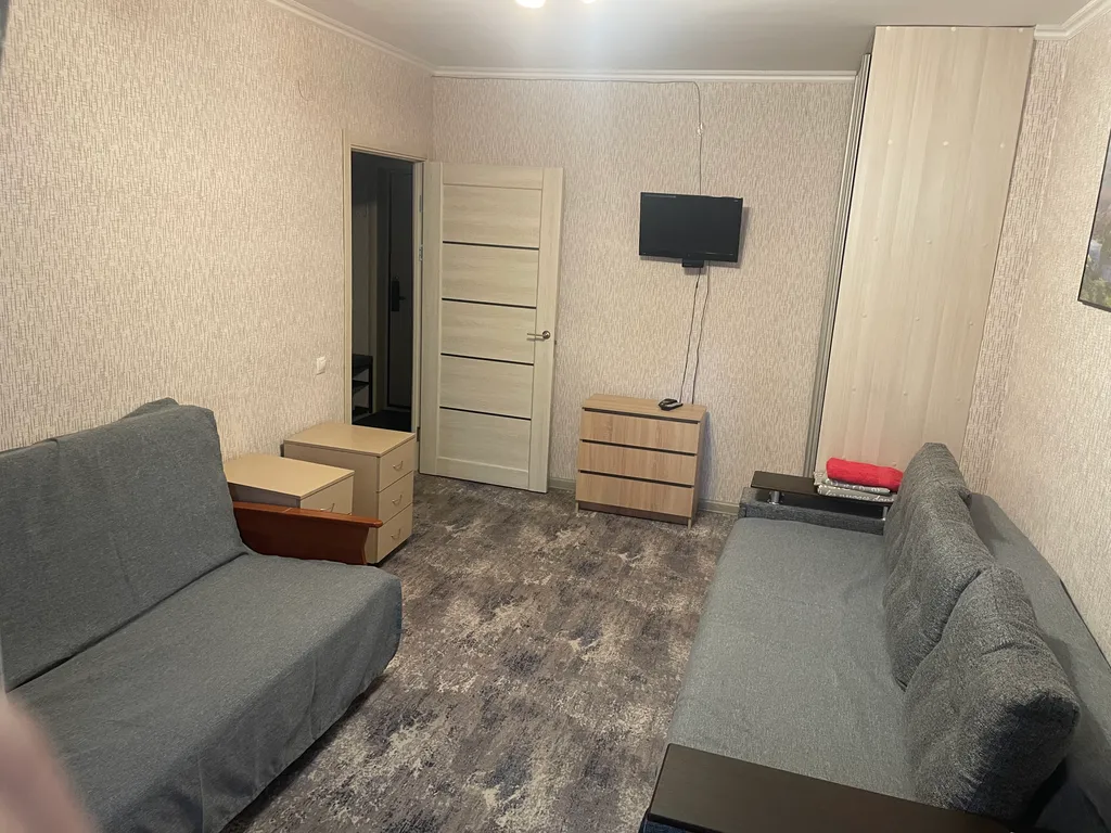 Уютная просторная квартира с просторной кухней — аренда посуточно в Парголово